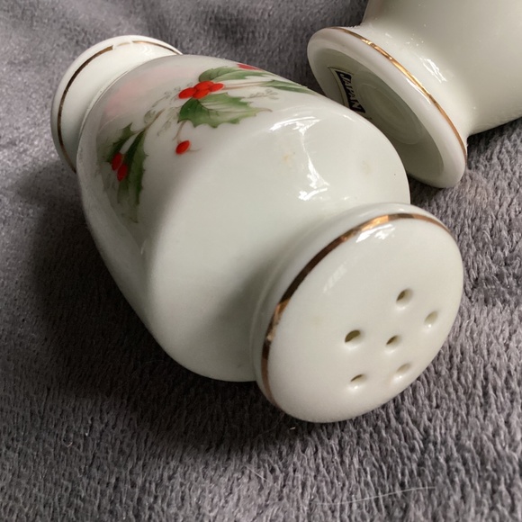 VINTAGE SET OF CHRISTMAS SALT AND PEPPER SHAKERS - Picture 4 of 7